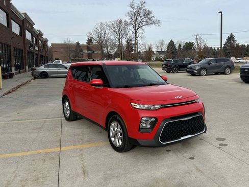 Used 2022 Kia Soul LX w/ Technology Package image 4