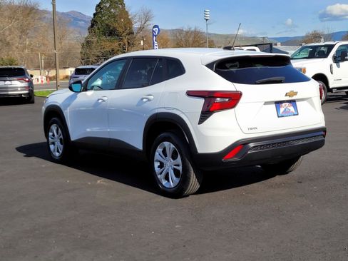 Used 2025 Chevrolet Trax LS image 7