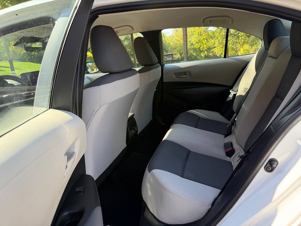 Used 2025 Toyota Corolla LE FWD image 12