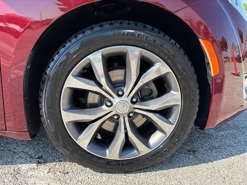 Used 2017 Chrysler Pacifica Limited w/ UConnect Theater Package FWD image 14