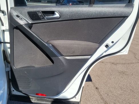 Used 2015 Volkswagen Tiguan S image 18