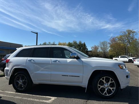 Used 2019 Jeep Grand Cherokee Overland image 3