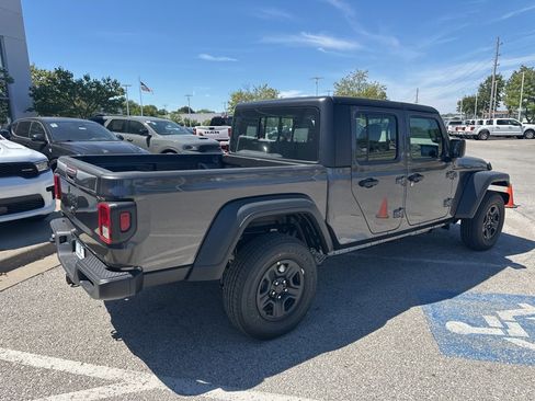 New 2025 Jeep Gladiator Sport image 32
