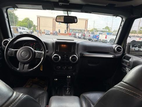 Used 2015 Jeep Wrangler Unlimited Rubicon w/ Connectivity Group AWD/4WD image 14