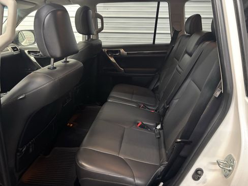 Used 2018 Lexus GX 460 image 26