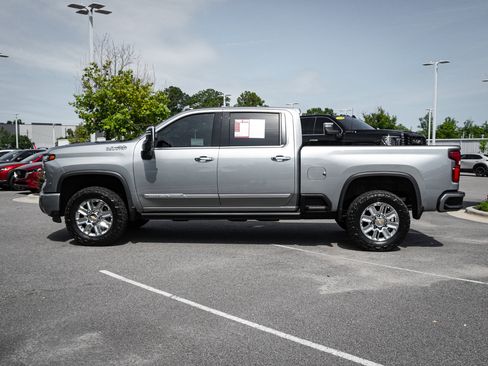 Used 2024 Chevrolet Silverado 2500 High Country w/ High Country Premium Package AWD/4WD image 7