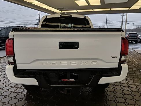 Used 2019 Toyota Tacoma TRD Sport image 6