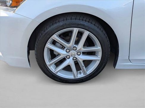 Used 2016 Lexus CT 200h w/ Navigation Package image 10