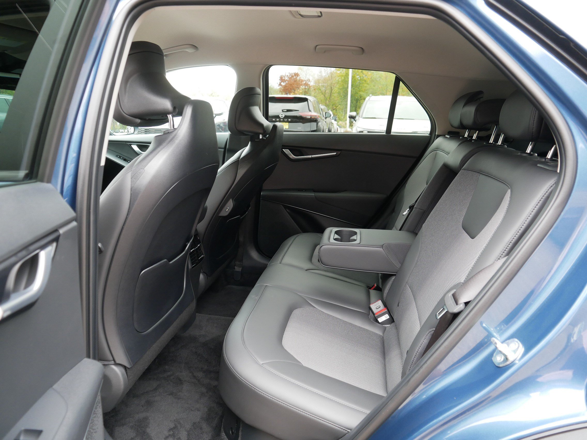 Used 2025 Kia Niro EX FWD image 35