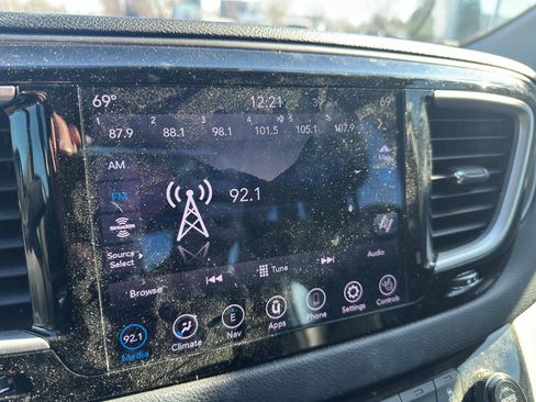 Used 2020 Chrysler Pacifica Touring-L Plus w/ Tire & Wheel Group image 21