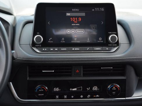 Used 2024 Nissan Rogue SV AWD/4WD image 13
