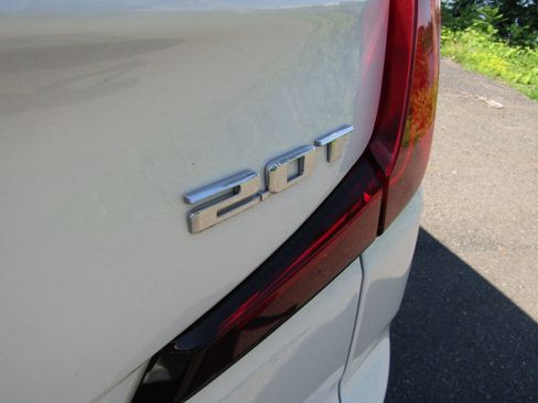 Used 2019 Cadillac XT4 Luxury AWD/4WD image 22
