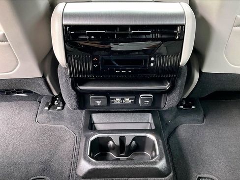 New 2026 Jeep Grand Wagoneer 4WD image 17