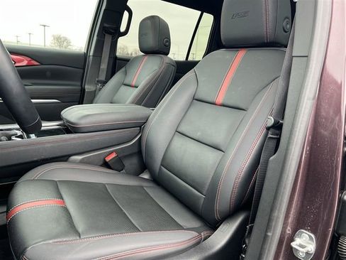 Used 2024 Chevrolet Traverse RS w/ LPO, Floor Liner Package image 17