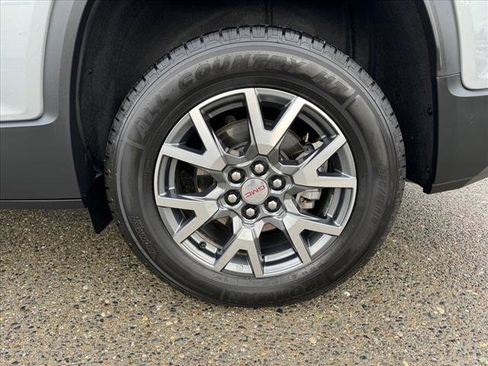 Used 2023 GMC Acadia SLT image 4