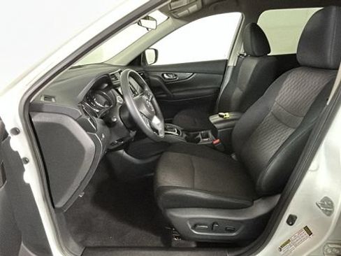 Used 2019 Nissan Rogue SV FWD image 11