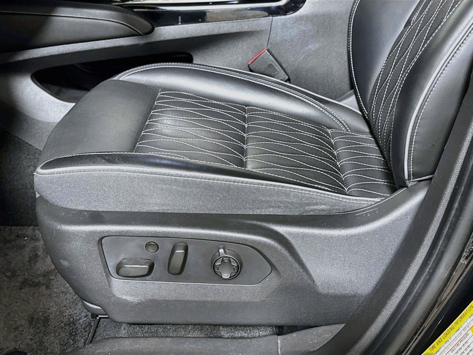 Used 2022 Buick Envision Avenir w/ Technology Package II FWD image 18