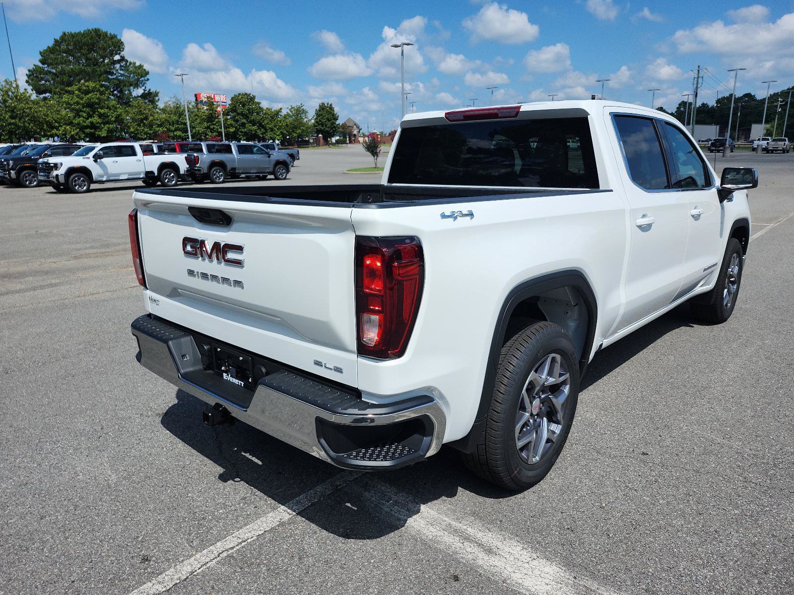 New 2026 GMC Sierra 1500 SLE AWD/4WD image 3