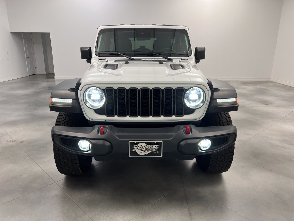 Used 2024 Jeep Wrangler Unlimited Rubicon AWD/4WD image 3