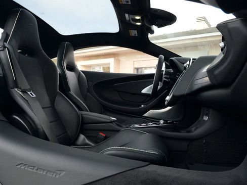 Used 2023 McLaren GT RWD image 11