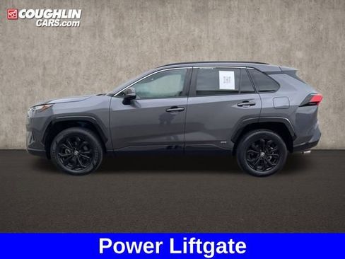 Used 2022 Toyota RAV4 SE image 3