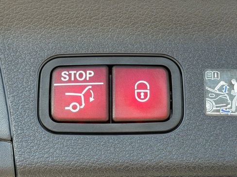 Used 2026 Mercedes-Benz GLS 450 4MATIC image 14