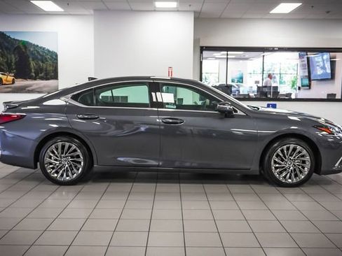 Certified 2025 Lexus ES 300h w/ Luxury Package FWD image 5