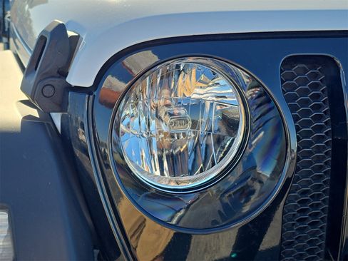 Used 2021 Jeep Wrangler Sport image 7