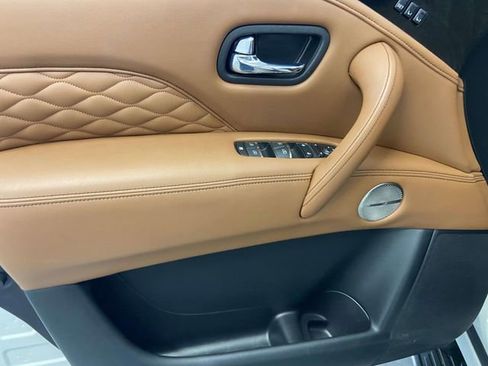 Used 2024 INFINITI QX80 Sensory w/ All-Season Package image 19