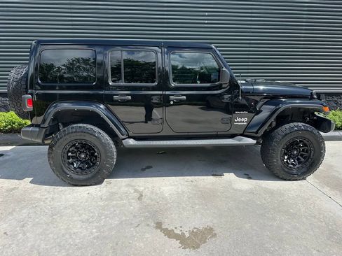 Used 2021 Jeep Wrangler Unlimited Sahara AWD/4WD image 10