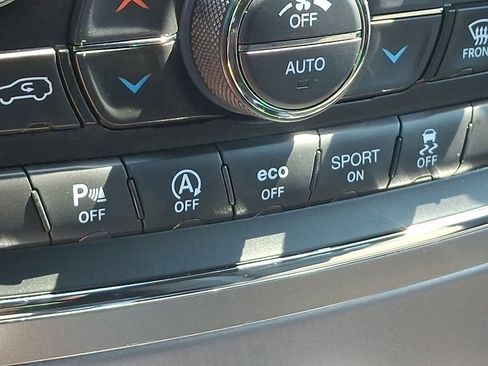 Used 2021 Jeep Grand Cherokee Freedom Edition AWD/4WD image 25