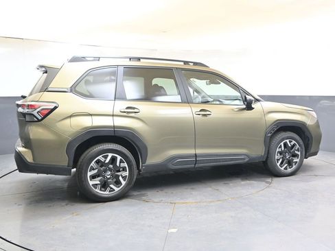 Certified 2025 Subaru Forester Premium AWD/4WD image 6