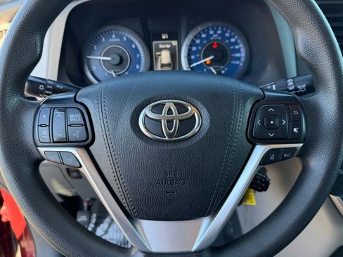 Used 2020 Toyota Sienna LE image 28