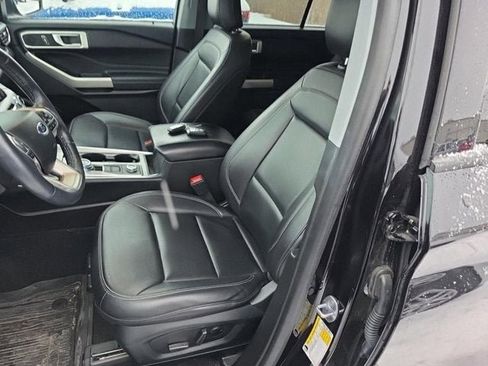 Used 2023 Ford Explorer XLT w/ Equipment Group 202A image 16