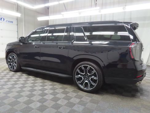 Used 2025 Chevrolet Suburban RST w/ RST Capability Package AWD/4WD image 10