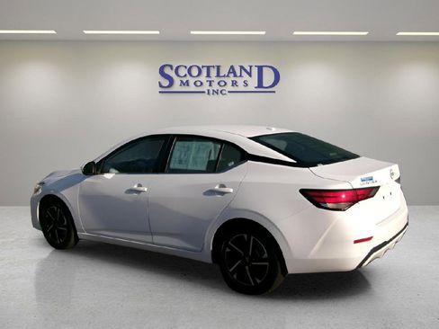 Used 2025 Nissan Sentra SV FWD image 8