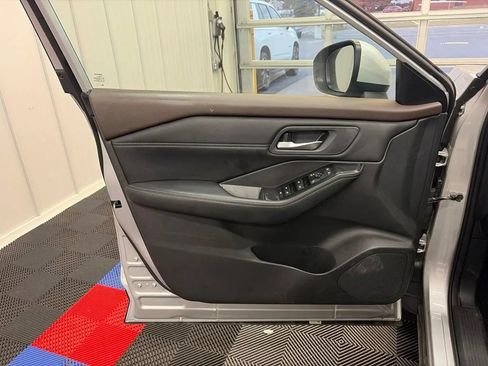 Used 2023 Nissan Rogue SV w/ SV Premium B Package AWD/4WD image 11