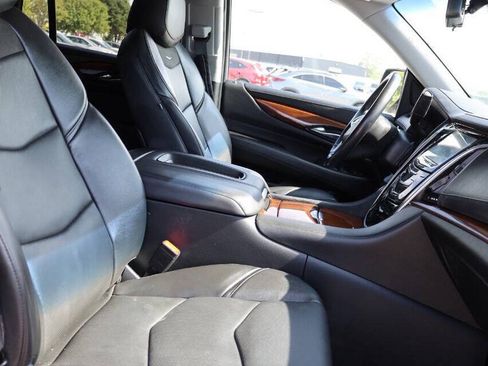 Used 2019 Cadillac Escalade Premium Luxury w/ LPO, Radiant Package AWD/4WD image 15