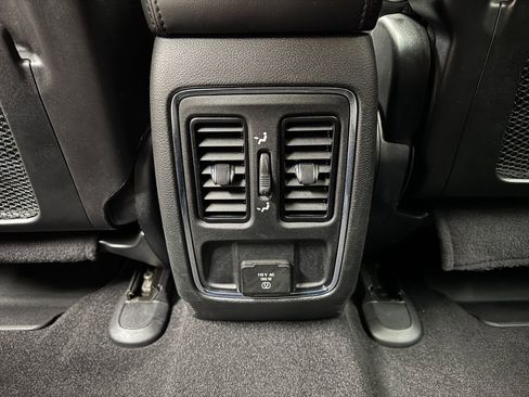 Used 2021 Jeep Grand Cherokee Laredo X AWD/4WD image 12