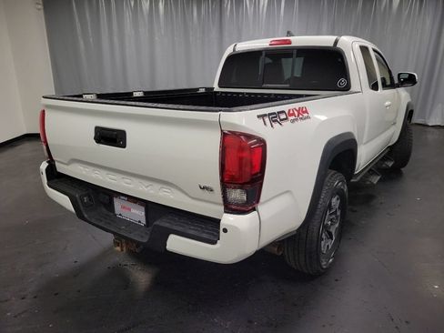 Used 2019 Toyota Tacoma TRD Off-Road w/ Technology Package AWD/4WD image 8