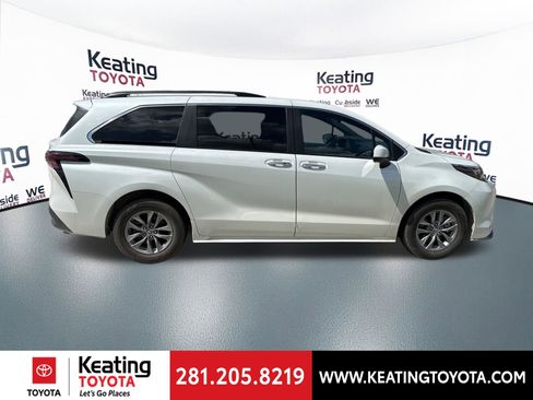 Used 2024 Toyota Sienna XLE FWD image 8
