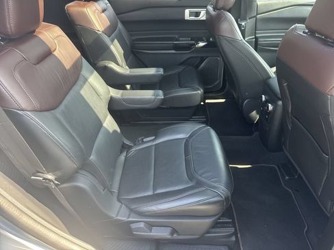 Used 2023 Ford Explorer Platinum w/ Technology Package AWD/4WD image 15