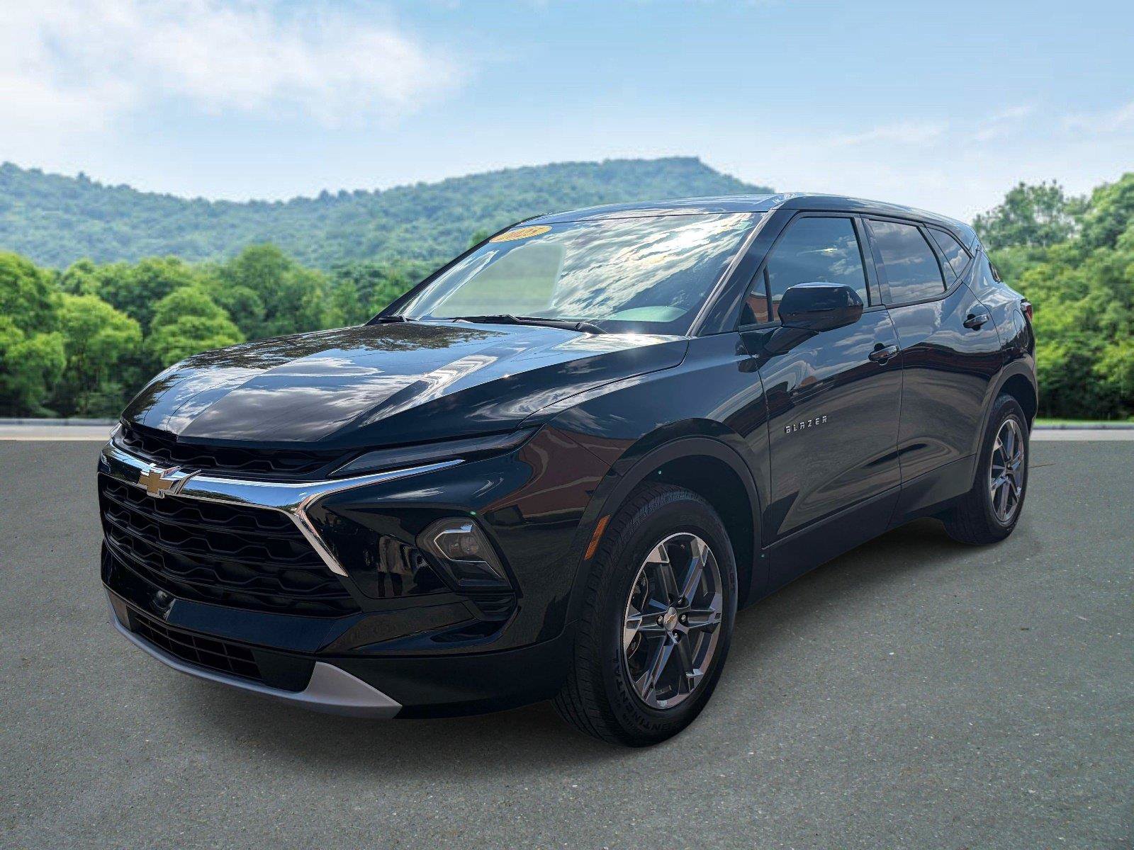 Used 2025 Chevrolet Blazer LT FWD image 25