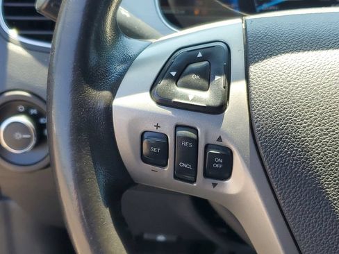 Used 2016 Ford Taurus SEL w/ Equipment Group 201A FWD image 13