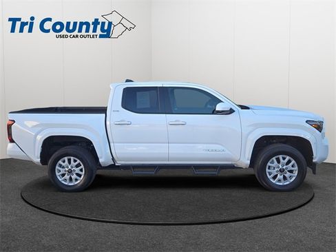 Certified 2024 Toyota Tacoma SR5 image 9