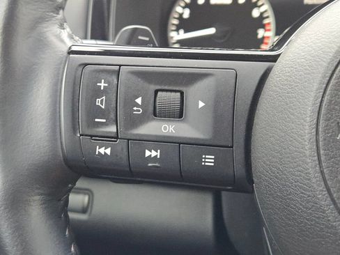 Used 2025 Nissan Pathfinder SL AWD/4WD image 30