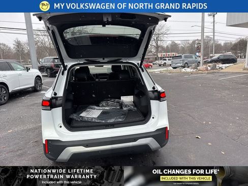 New 2026 Volkswagen Tiguan SE image 18