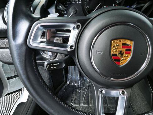 Used 2021 Porsche 718 Boxster Spyder RWD image 19