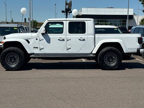 Used 2022 Jeep Gladiator Overland AWD/4WD image 7