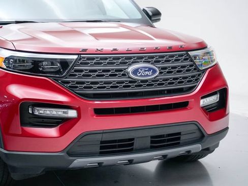 Used 2024 Ford Explorer XLT w/ Equipment Group 202A AWD/4WD image 18
